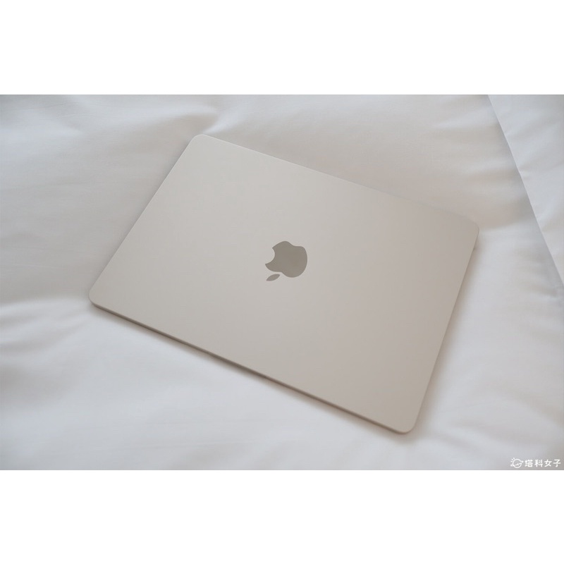 Apple MacBook Air 13.6吋 筆電 M2 晶片 (16G記憶體512SSD)星光色 官方公司貨！極新！