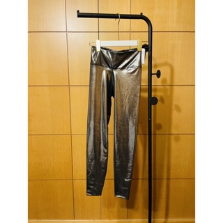 Nike yoga leggings( Mid Rise ) 7/8 length 尺寸XS 全新可小議