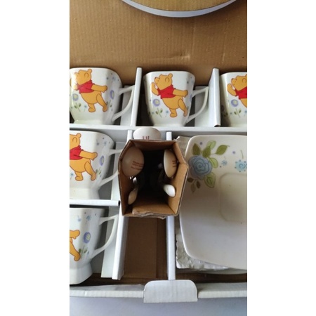 小熊維尼咖啡杯盤組。