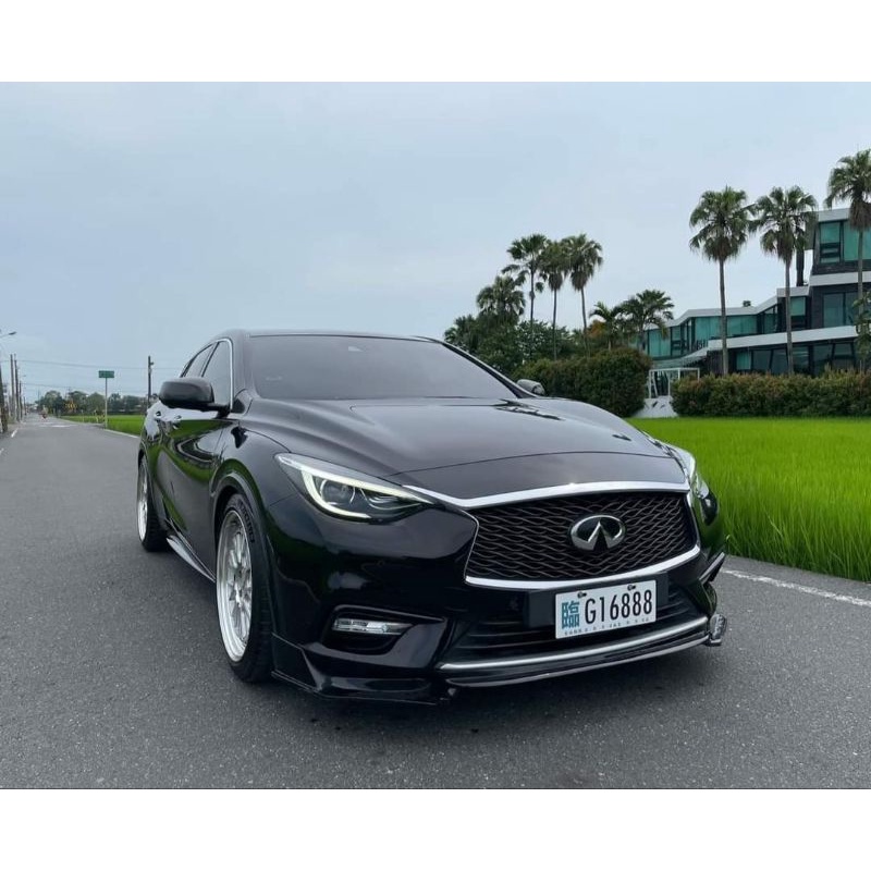 誠售INFINITI Q30風尚版 2017年僅跑6萬 黑色2.0T 國產價格享受賓士系統 豪華休旅車 無泡水無事故