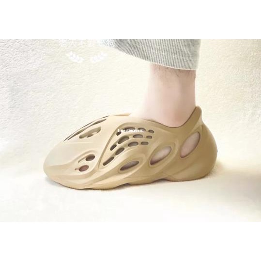 Adidas Yeezy Foam Runner Stone Sage 愛迪達金黃色GX4472男女鞋