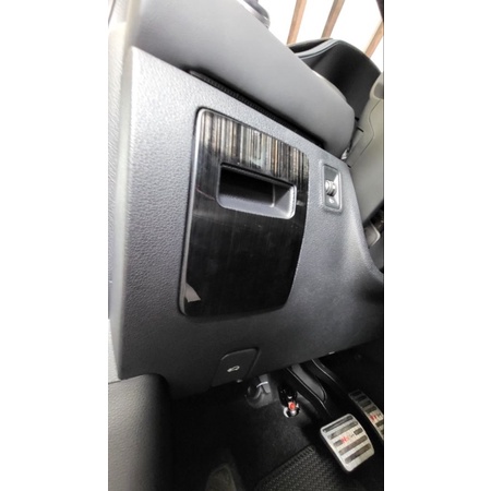 MG HS汽油 油電 專用 駕駛座置物盒護板 黑鈦髮絲紋 防刮 防護 mg hs 改裝 配件