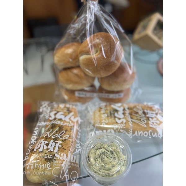 「長頸鹿烘培」香蒜軟法麵包❤️3入/袋❤️ 無聊的下午茶時光，來份烤得香脆的法國麵包，加上咖啡，讓你心情瞬間放鬆！