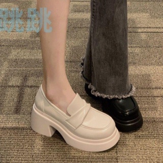 【舒適女鞋】法式赫本風小皮鞋2023新款白色粗跟厚度複古百搭英倫一腳蹬樂福鞋