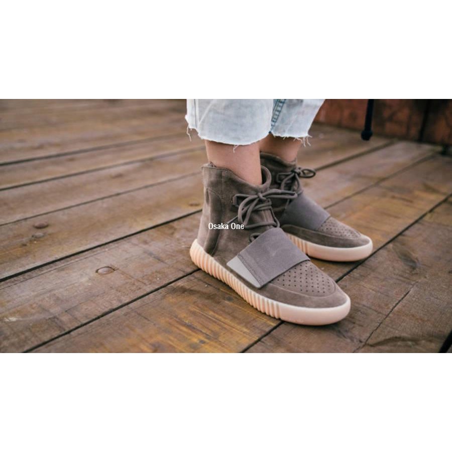 Adidas Yeezy 750 Boost Glow Dark 巧克力 麂皮 復古高幫慢跑鞋 BY2456