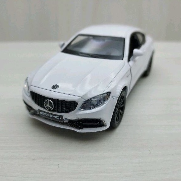 宅米吉 全新盒裝現貨~1:36賓士 C63 AMG 白色 合金 模型車 玩具 迴力 收藏 交通