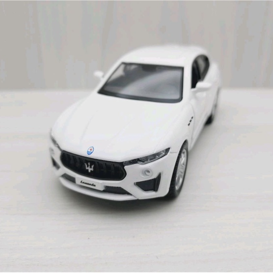 宅米吉 全新盒裝現貨~1:36瑪莎拉蒂LEVANTE GTS 白色 合金 模型車 玩具 迴力 收藏