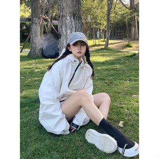 觀霧夏季白色防曬衣女款2023新款寬鬆連帽工裝外套透氣薄款戶外衝鋒衣韓版女生單層衝鋒衣 防風外套女 女生外套 薄外套
