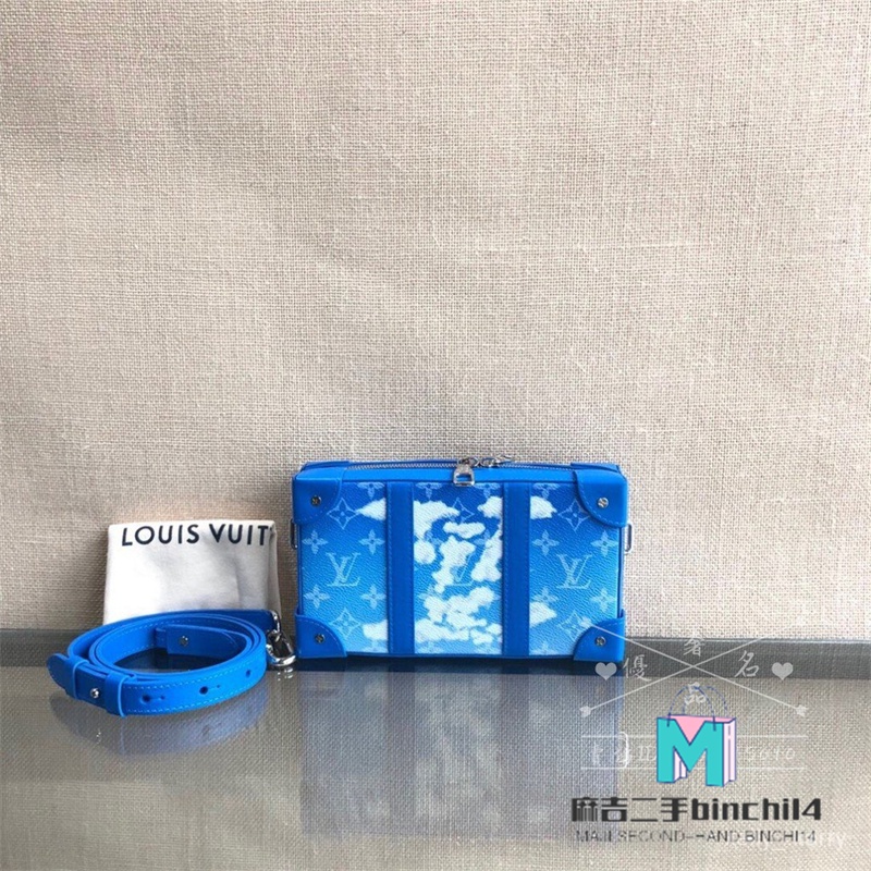 Shop Louis Vuitton TAURILLON Soft trunk necklace wallet (M80209) by  IledesPins