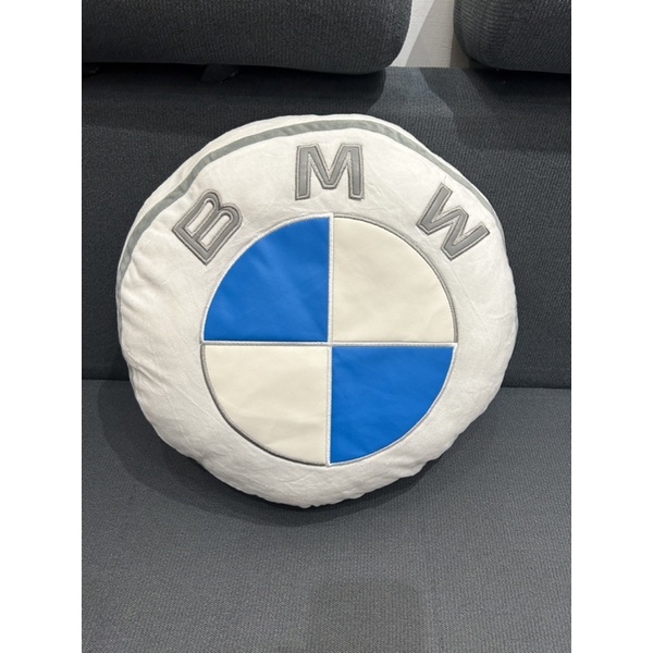BMW 全新白色Logo抱枕(買車送的）
