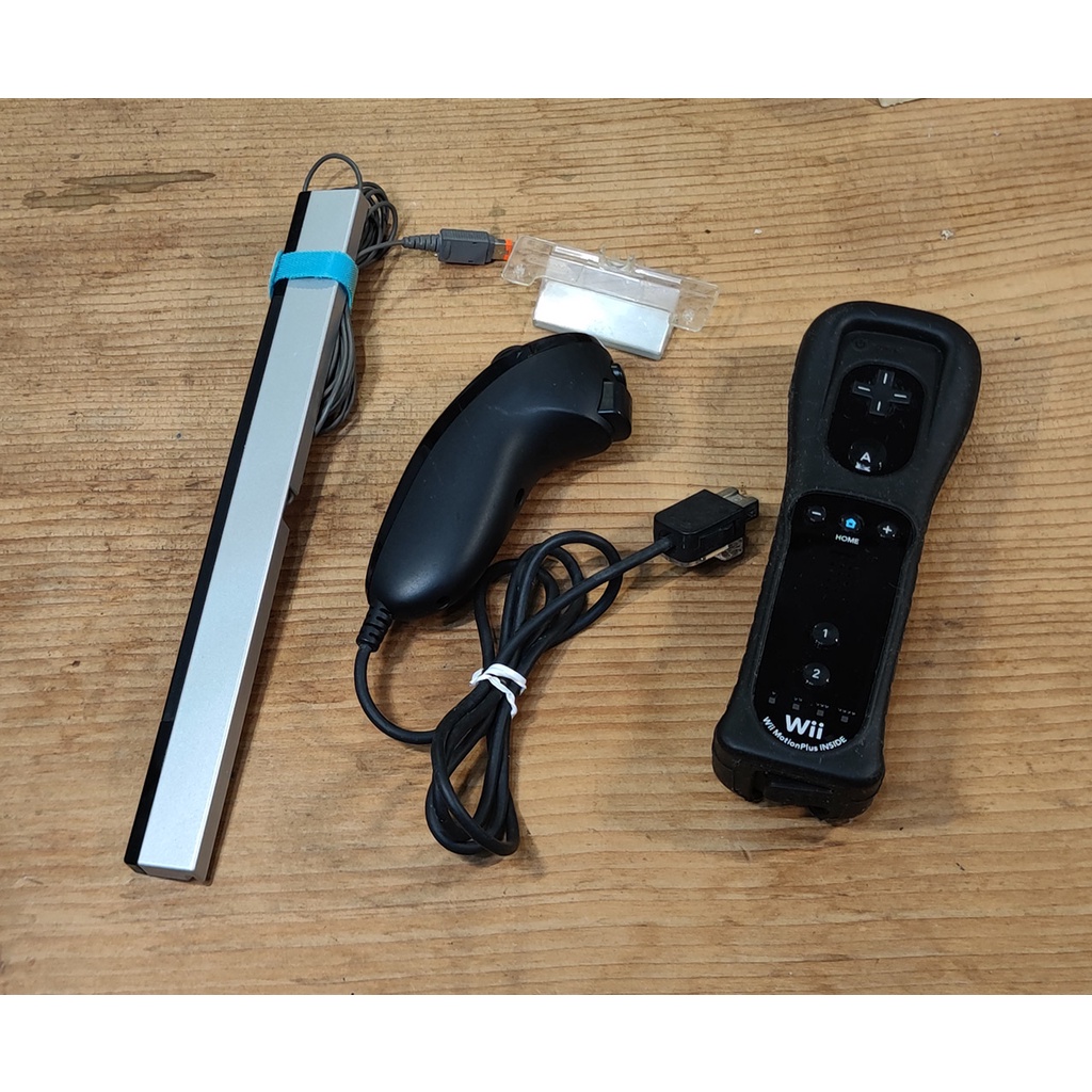 Wii日版週邊-  原廠左、右手把 控制器 內建加強器＋紅外線 信號 接收器 三件一組（瘋電玩）