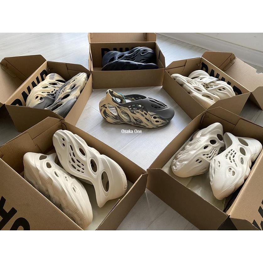 Adidas Yeezy Foam Runner 椰子洞洞鏤空骨白色 男鞋 G55486