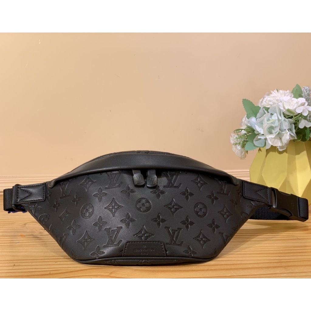 Louis Vuitton Discovery Discovery Bumbag (M46108, M46036)