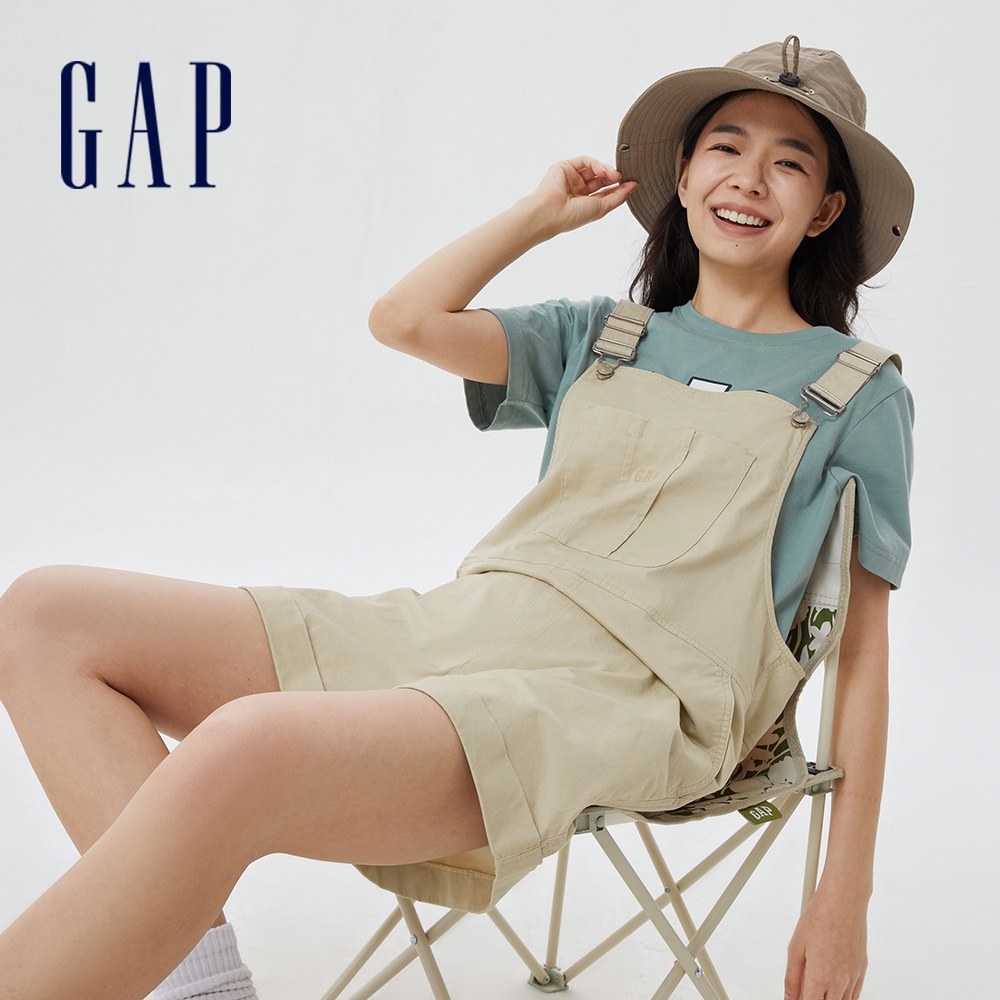 Gap 女裝 Logo寬鬆工裝風吊帶短褲-卡其色(714092)