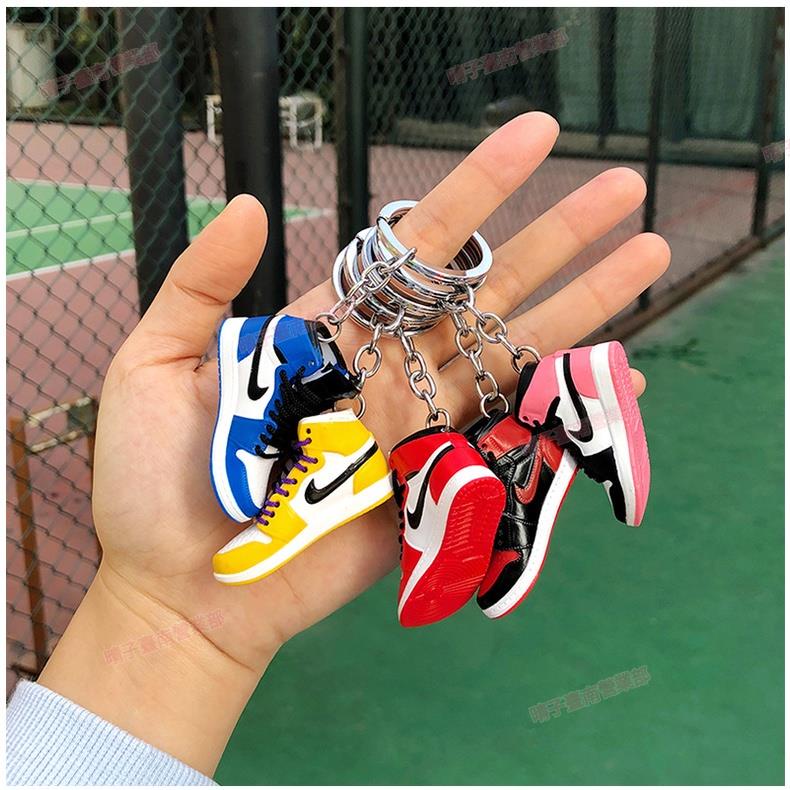 TW免運 aj鞋模鑰匙扣 nba籃球科比包包掛件 迷你籃球鞋飾品 創意個性禮物
