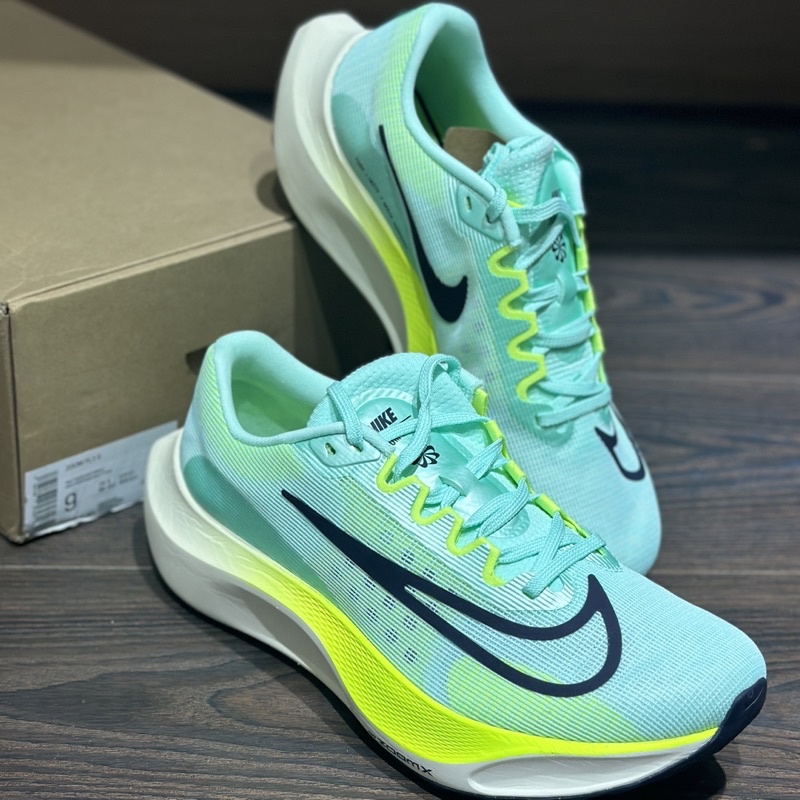 全新Nike Zoom Fly 男款路跑鞋 尺寸9號 UK8 27cm 時尚配色 舒適好跑