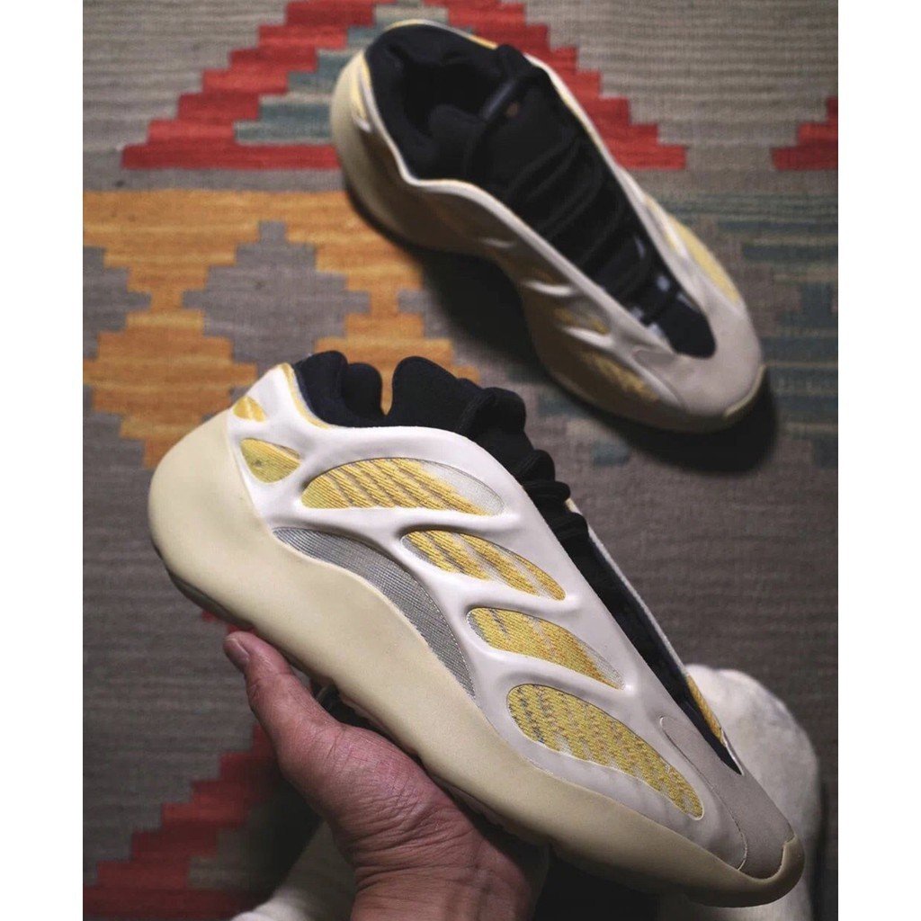 adidas yeezy 700 v3 srphym 預購