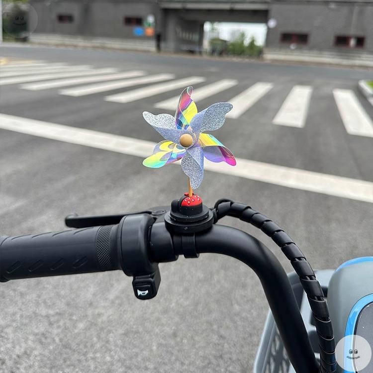 台灣爆款🎉風吹可轉電動電瓶車裝飾品小風車摩托車自行車創意可愛車載小擺件