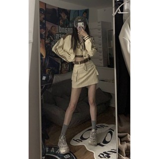 【點心喵】畢旅穿搭 美拉德穿搭 秋天穿搭 早秋穿搭 藏不住的套裝 早秋甜辣風短款棒球服外套女+內搭背心+高腰半身裙