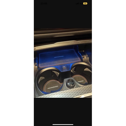 BMW G世代，2，3，4系i3 i4專用碳纖皮革紅藍線杯墊