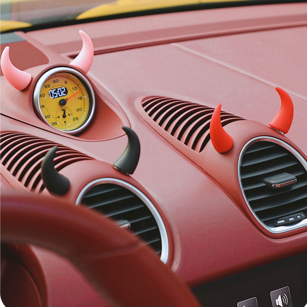✨保時捷 羅盤惡魔小牛角 汽車方向儀錶盤擺件 創意 裝飾 Cayenne 718 911 Panamera 改裝車貼