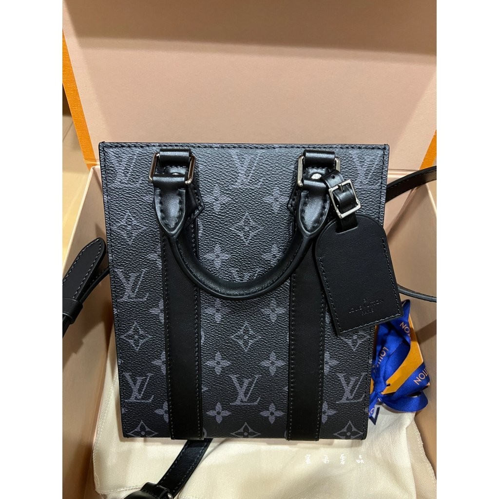 [Louis Vuitton] 二手 LV 路易威登 23新款 Sac Plat Mini 黑花 琴譜包 M46453