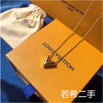 全新二手LV 路易威登 M61083 ESSENTIAL V字項鍊 NECKLACE 女生項鏈 飾品