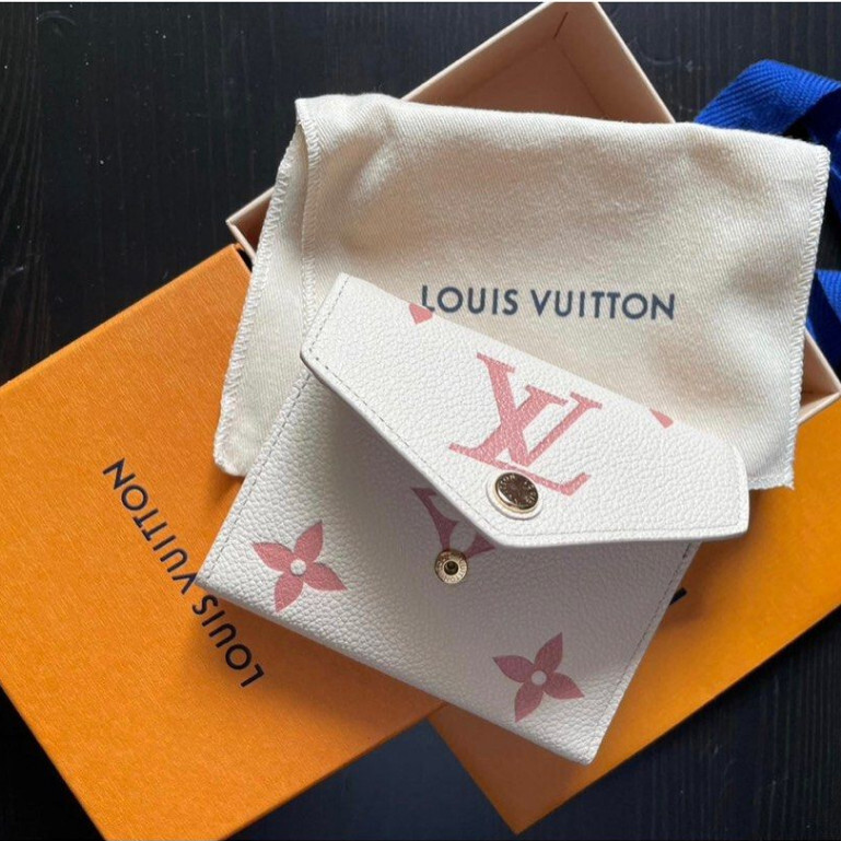Louis Vuitton 路易威登 LV 顆粒壓紋牛皮 三折 短夾 M82062