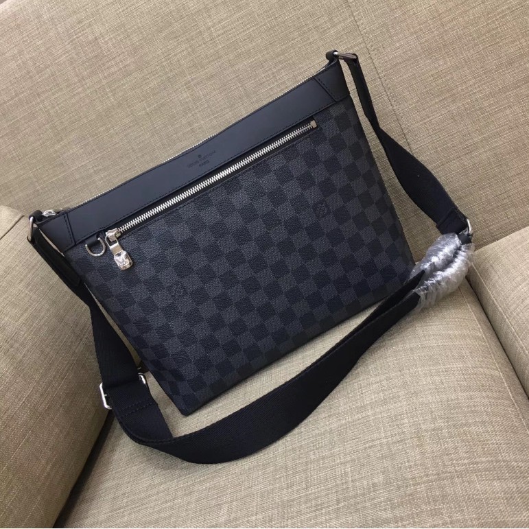 99新 LOUIS VUITTON MICK PM N40003 lv 黑灰棋盤格紋斜背信差包/郵差包 有現貨