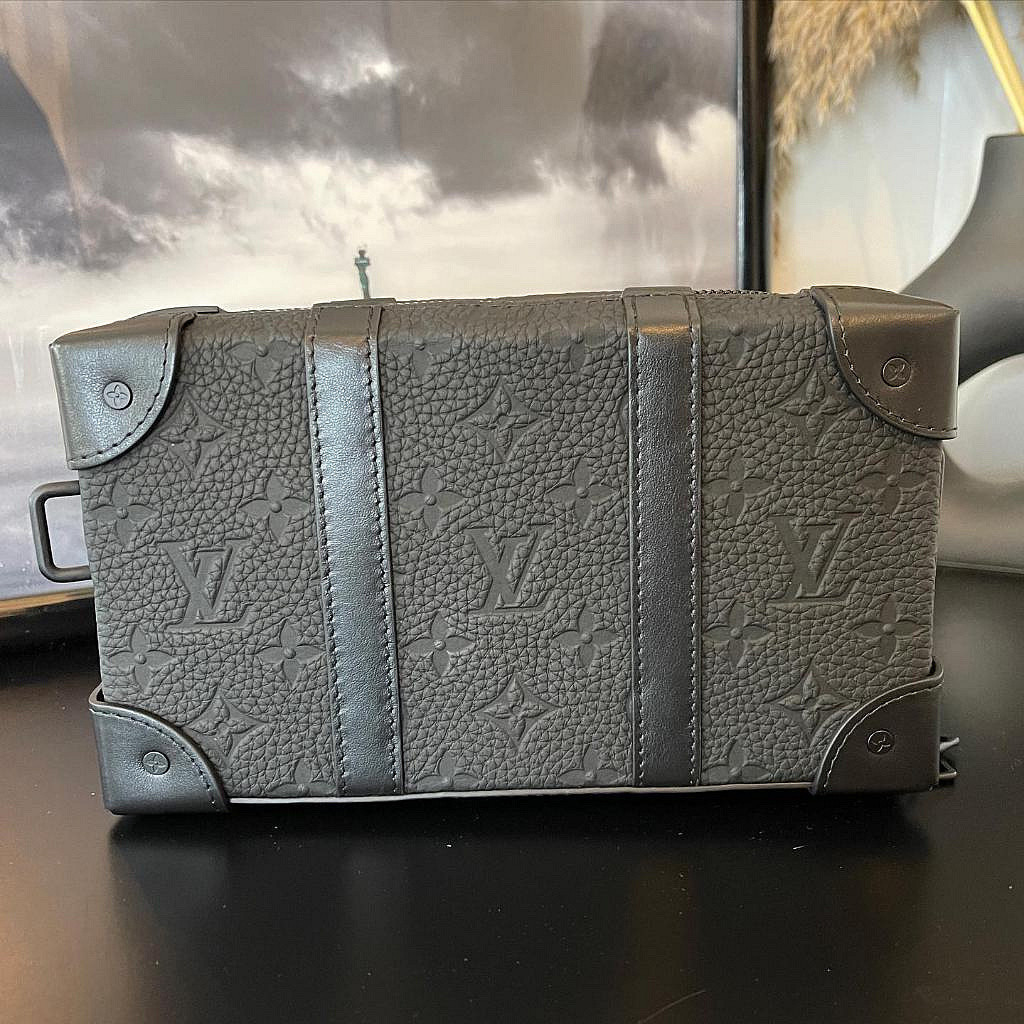 ❤️『小艾精品』LV 路易威登 SOFT TRUNK WALLET 黑色壓紋老花 盒子包 單肩包 斜挎包 M80224