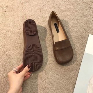 【GL SHOES】女鞋 豆豆鞋娃娃鞋 單鞋 一腳蹬平底鞋 復古圓頭軟皮小皮鞋女2024新款仙女溫柔平底樂福鞋晚晚風胖腳