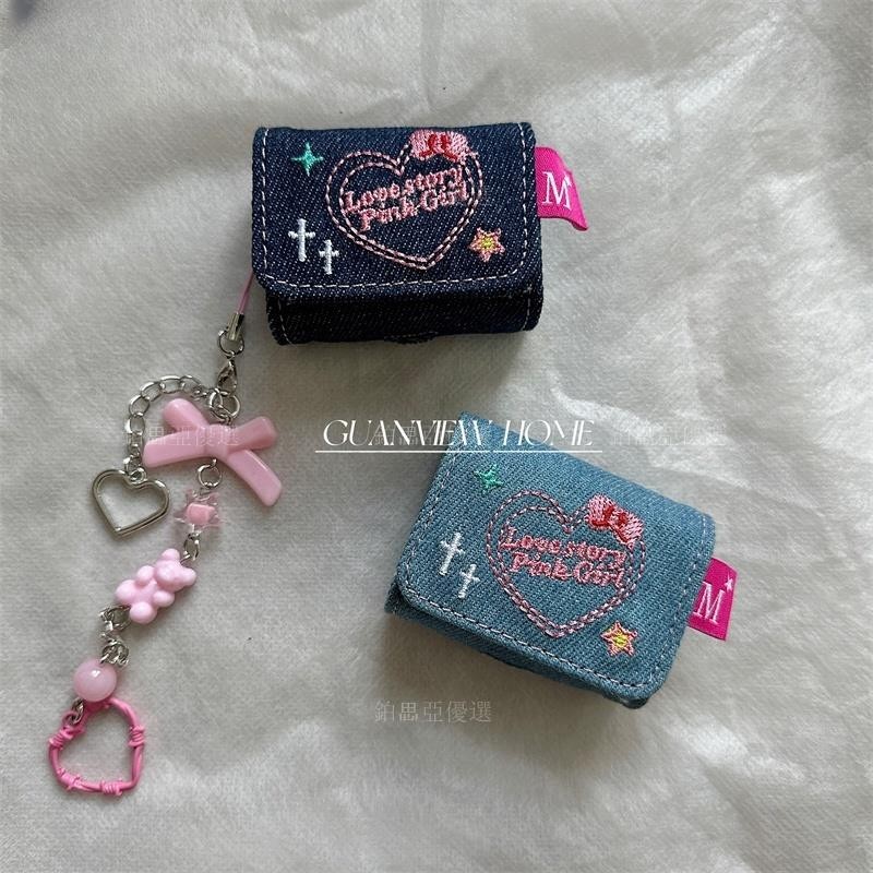 ✨少女牛仔刺繡愛心粉熊掛件 蘋果AirPods Pro 2代保護套 AirPods 3代保護套 蘋果無線藍牙耳機防摔保護