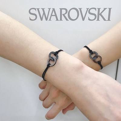 SWAROVSKI 施華洛世奇 黑碳紋理雙環造型 簡潔休閒 男女手錬 情侶款同心結黑色雙環抽繩手鐲手環生日禮物