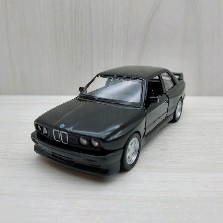 宅米吉 全新現貨~1:36~寶馬 BMW 1987 M3 黑色 合金 模型車 迴力車 玩具 兒童 禮物 收藏 交通