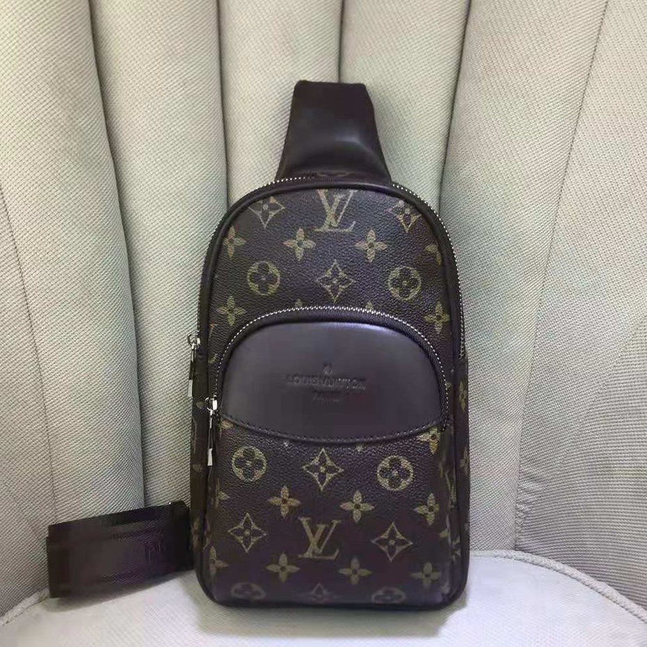 精品店/二手 Louis Vuitton/LV路易威登男包 LV胸包 頭層牛皮胸前包 男士單肩斜挎包 軟皮包