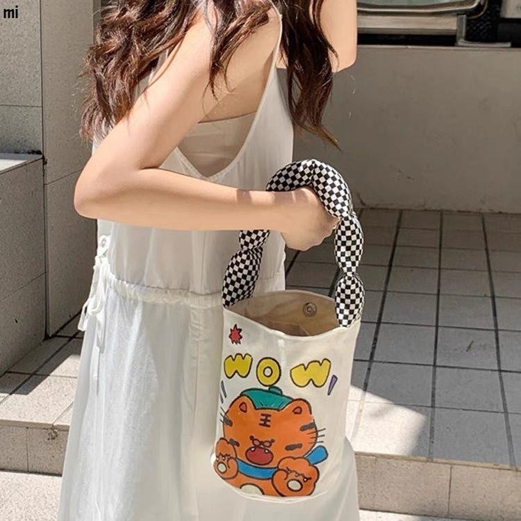 卡通創意手提包 小白兔幾 韓風ins充棉肩帶水桶包女便當包可愛卡通印花學生手拎包