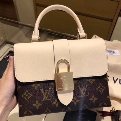 二手 LV M44653 奶白色 One Handle PM 預購 Locky BB 大鎖頭 郵差包 翻蓋包