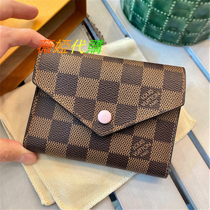 LOUIS VUITTON LV 咖啡色棋盤格內粉紅色皮夾 三折釦子短夾 N61700 二手奢品