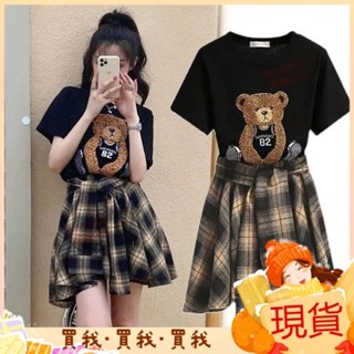 2024新款💝時尚套裝女2024新款韓版百搭顯瘦圓領上衣小熊+格子半身裙兩件套 PZVR