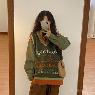 點心喵 森系穿搭 日系森林系 日系穿搭 森林系 日系女裝 兩件式套裝 複古港風疊穿V領針織背心學生韓版馬甲毛衣+綠色襯衣