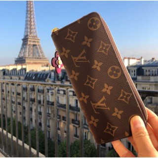 LV LOUIS VUITTON M64201 字紋花朵吊飾 內桃紅 ㄇ字拉鍊長夾 老花款