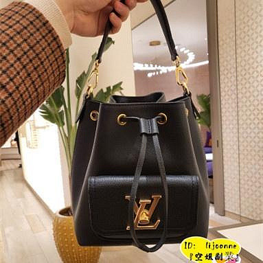 『精品』LV 路易威登 M57687 水桶帶 單肩包 斜背包 新款水桶包 肩背包 側背包 抽繩包 ~