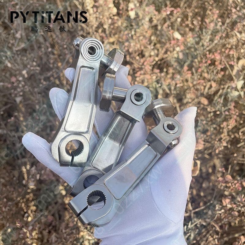 PYTITANS鈦合金配件改裝摩托車配件離合器后剎車搖臂總成軸拉桿鈦🎀購物趣✨【優選精品】