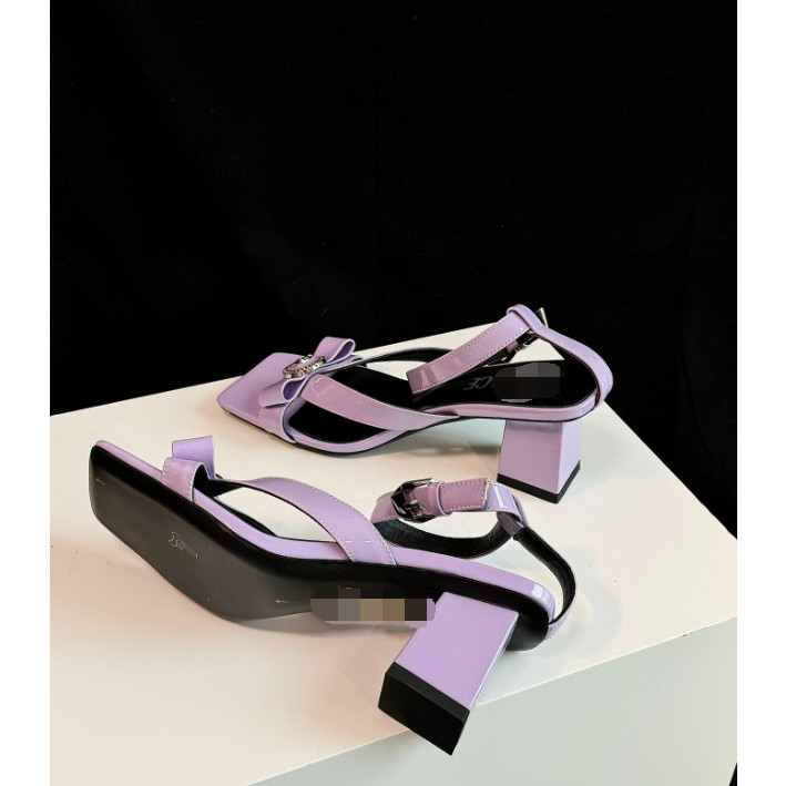 紫色 新款涼鞋 粗跟涼鞋 金屬美杜莎人頭 漆皮 高跟涼鞋 女鞋 跟高：6.5cm