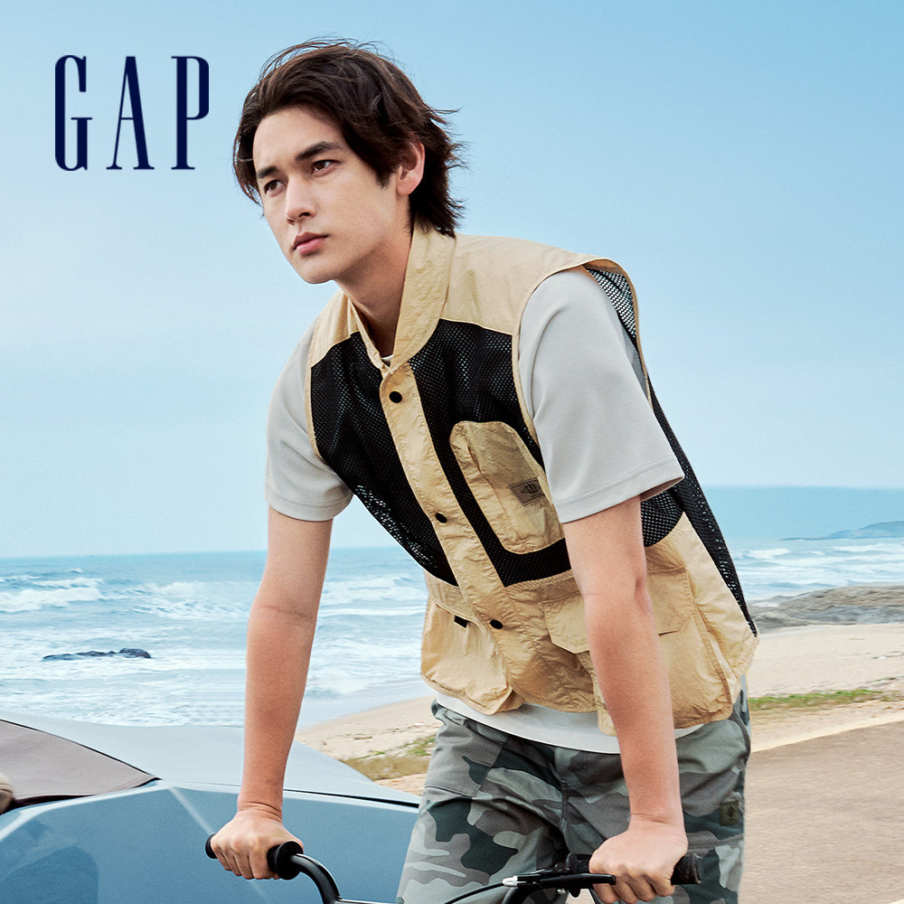 Gap 男裝 立領工裝背心外套-卡其色(463135)