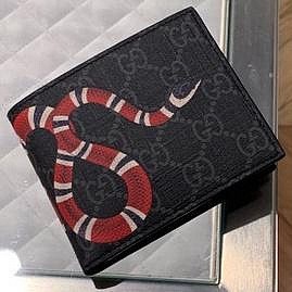 ❤️小艾精品 GUCCI 古馳 451268 PVC 深藍色 蛇造型款 8卡短夾