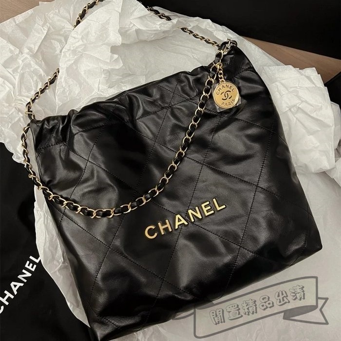 二手精品 CHANEL 香奈兒 22SS 黑色金字 小牛皮 金典菱格 肩背包 垃圾袋包 手提袋 AS3260 實拍