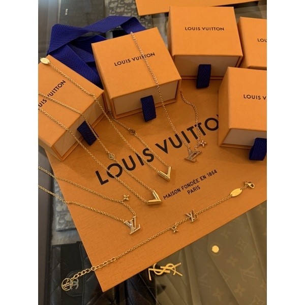 Louis Vuitton LV 經典V字設計 、LV鑽Logo 金色 銀色 女生 女款 項鍊
