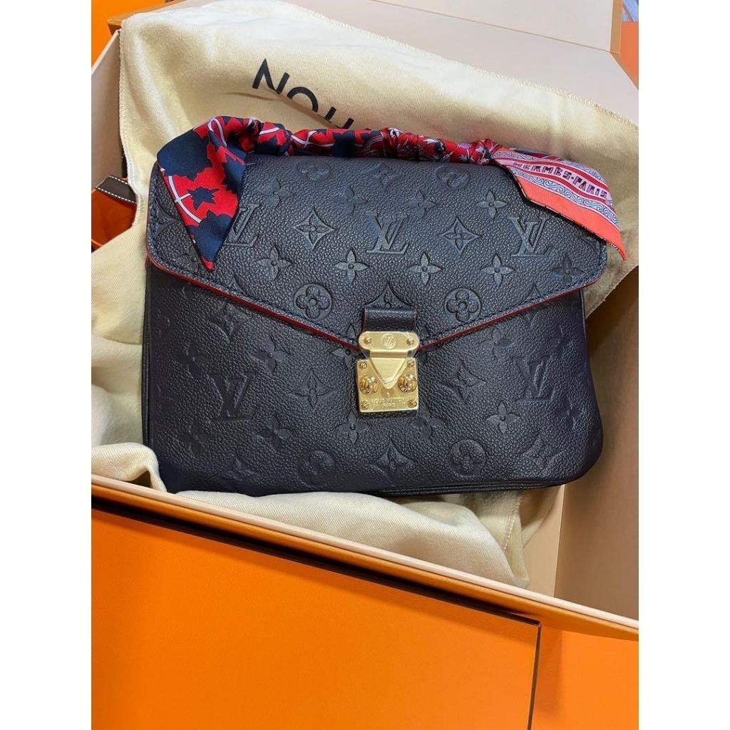 【二手精品】LV 路易威登Pochette Metis M44071海軍藍壓紋 手提包/單肩包 郵差包/斜背包