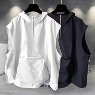 素色拉鏈連帽無袖背心 男高品質夏季潮牌痞帥寬鬆純色工裝大口袋設計坎肩背心 坦克上衣 連帽背心（XTA182）【壹號站】